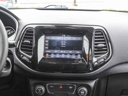 Used 2021 Jeep Compass Latitude FWD image 18