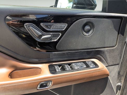 Used 2022 Lincoln Aviator Reserve w/ Equipment Group 201A RWD image 6