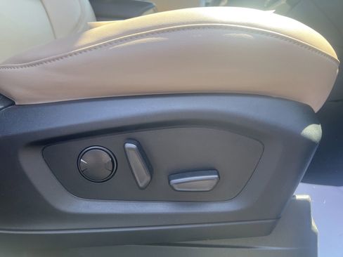 Used 2023 Ford Explorer XLT w/ Equipment Group 202A AWD/4WD image 60