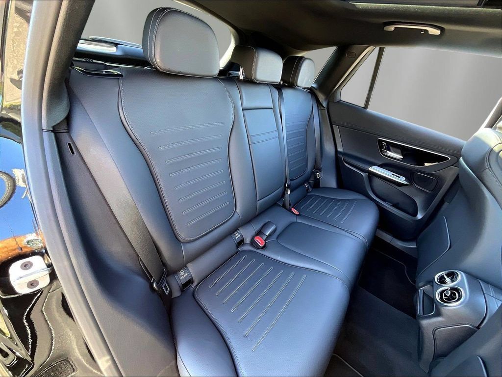 Used 2026 Mercedes-Benz GLC 300 image 26