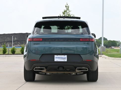 Used 2025 Land Rover Range Rover Sport SE AWD/4WD image 8