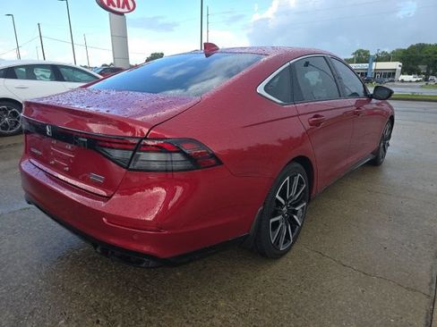 Used 2023 Honda Accord Touring image 3