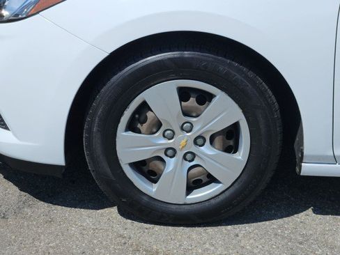 Used 2018 Chevrolet Cruze LS FWD image 31