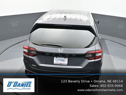 Used 2023 Honda Pilot LX image 17