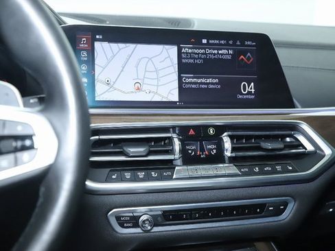 Used 2020 BMW X5 M50i w/ Premium Package image 28