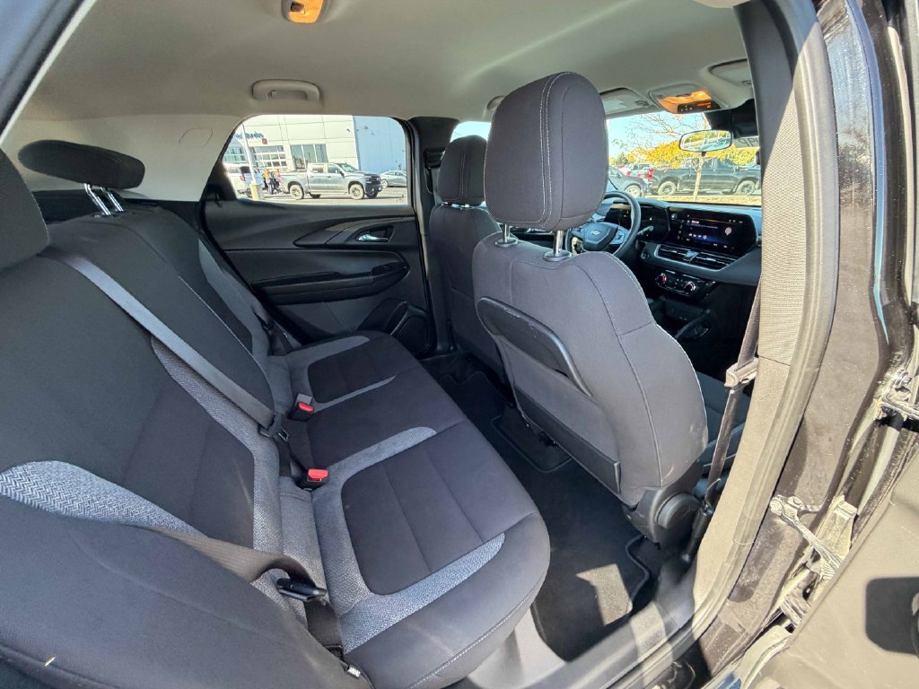 Used 2025 Chevrolet TrailBlazer LT FWD image 24