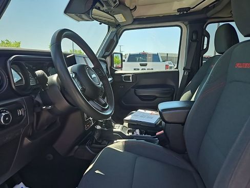 Used 2024 Jeep Wrangler Unlimited Rubicon AWD/4WD image 15