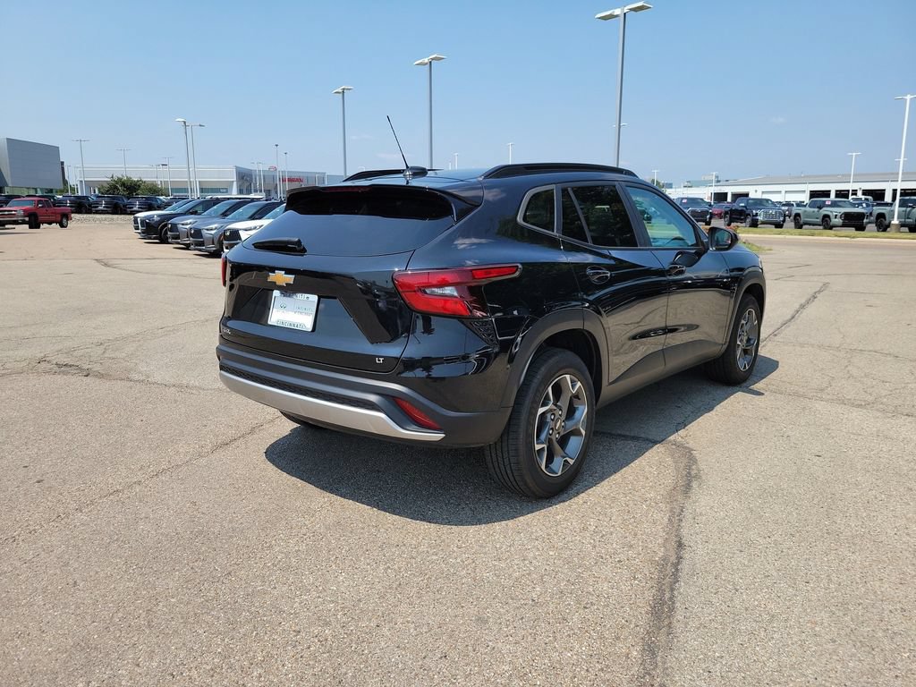 Used 2024 Chevrolet Trax LT w/ Driver Confidence Package FWD image 5
