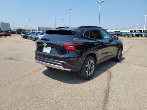 Used 2024 Chevrolet Trax LT w/ Driver Confidence Package FWD image 5
