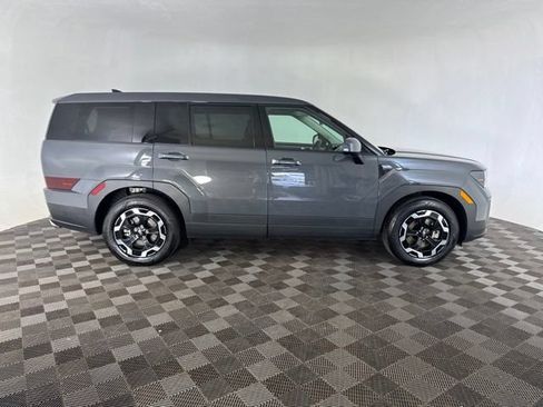 Used 2025 Hyundai Santa Fe SE AWD/4WD image 4