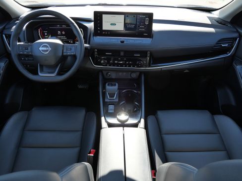 Used 2025 Nissan Rogue SL w/ Tech Package image 10