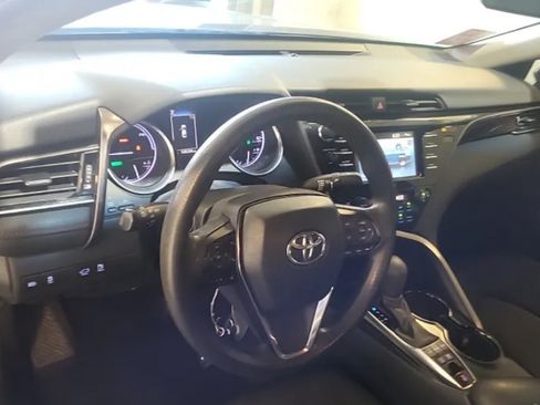 Used 2020 Toyota Camry LE w/ Preferred Accessory Package FWD image 9