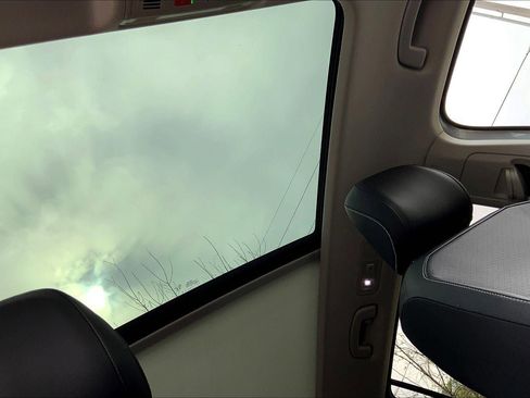 Used 2023 Volkswagen Tiguan SE image 29