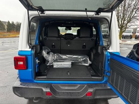 New 2026 Jeep Wrangler Unlimited Sahara AWD/4WD image 17