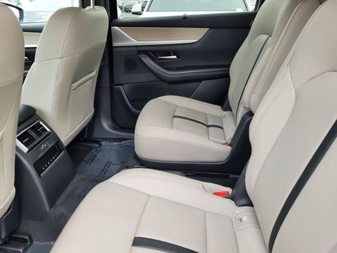 Used 2025 MAZDA CX-90 Plug-In Hybrid w/ Preferred AWD/4WD image 17