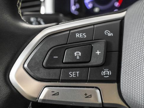 Used 2022 Volkswagen Atlas Cross Sport SE AWD/4WD image 25
