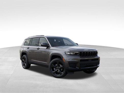 Used 2025 Jeep Grand Cherokee L Altitude AWD/4WD image 5