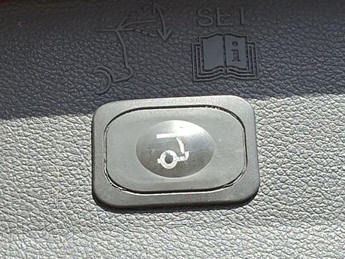 Used 2017 Ford Escape SE w/ SE Leather Comfort Package FWD image 12