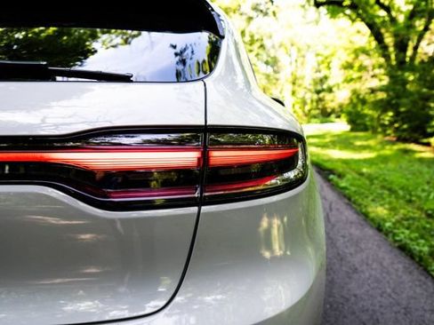Used 2021 Porsche Macan S AWD/4WD image 17