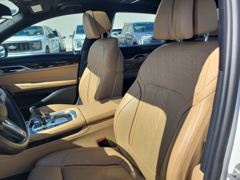 Used 2021 BMW 750i xDrive w/ Luxury Rear Seating Package AWD/4WD image 13