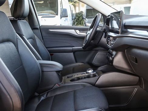 New 2025 Ford Escape SE w/ Class II Trailer Tow Package image 16