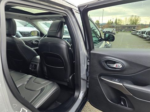 Used 2021 Jeep Cherokee Latitude Lux w/ Sun & Sound Group image 13