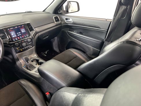 Used 2022 Jeep Grand Cherokee Laredo X image 23