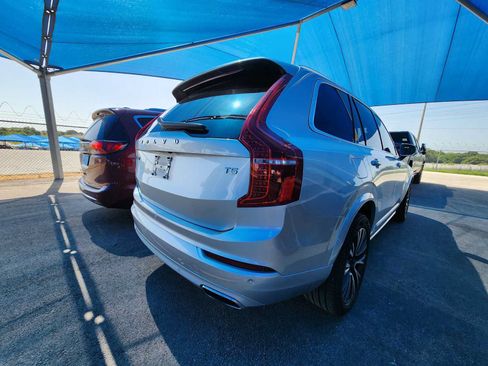 Used 2021 Volvo XC90 T5 Momentum w/ Climate Package FWD image 4