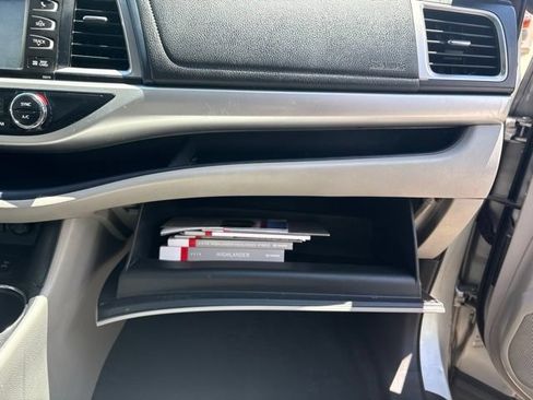 Used 2018 Toyota Highlander XLE AWD/4WD image 31