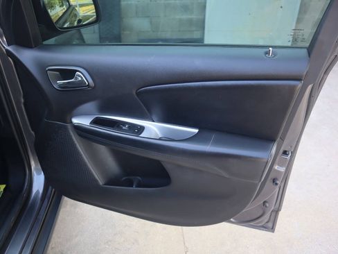 Used 2020 Dodge Journey SE w/ Blacktop Package FWD image 25