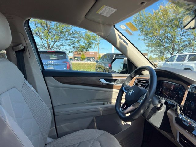 Used 2024 Volkswagen Atlas SE AWD/4WD image 35