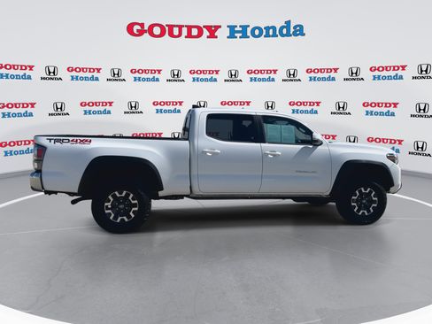 Used 2023 Toyota Tacoma TRD Off-Road AWD/4WD image 9