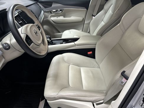 Used 2022 Volvo XC90 T5 Momentum w/ Advanced Package FWD image 6
