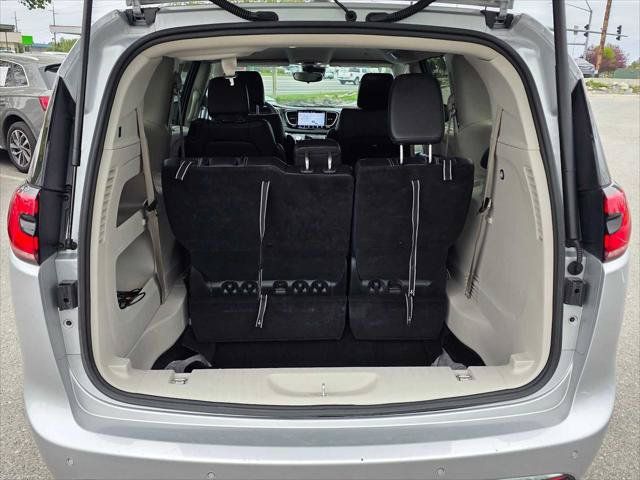 Used 2024 Chrysler Pacifica Touring-L FWD image 13