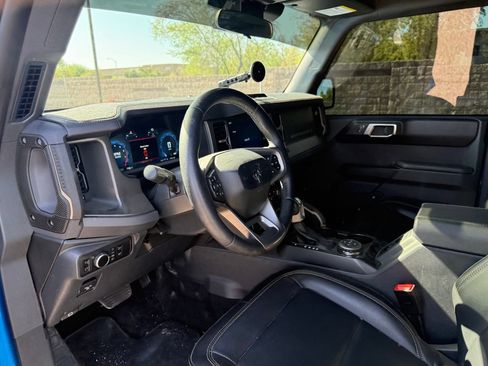 Used 2025 Ford Bronco Badlands AWD/4WD image 14