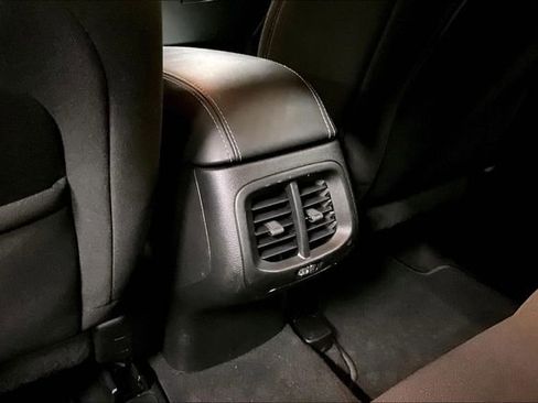 Used 2021 Jeep Cherokee Latitude image 10