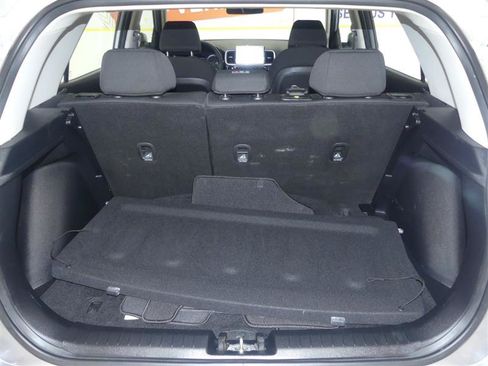 Used 2021 Hyundai Venue SE FWD image 23