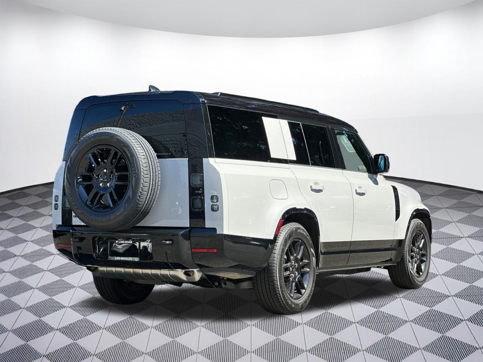 Used 2026 Land Rover Defender 130 X-Dynamic SE AWD/4WD image 8
