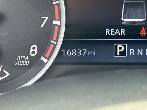 Used 2024 Nissan Titan SV w/ SV Convenience Package image 19