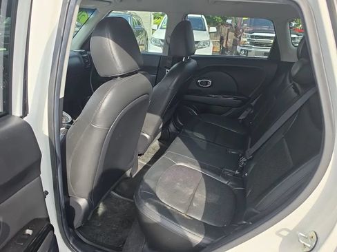 Used 2016 Kia Soul ! FWD image 15