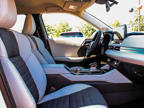 New 2025 Mitsubishi Outlander SE image 41