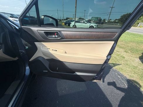 Used 2017 Subaru Outback 2.5i Limited AWD/4WD image 22