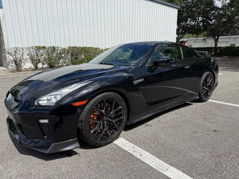 Used 2018 Nissan GT-R Premium w/ Premium Interior Package AWD/4WD image 2