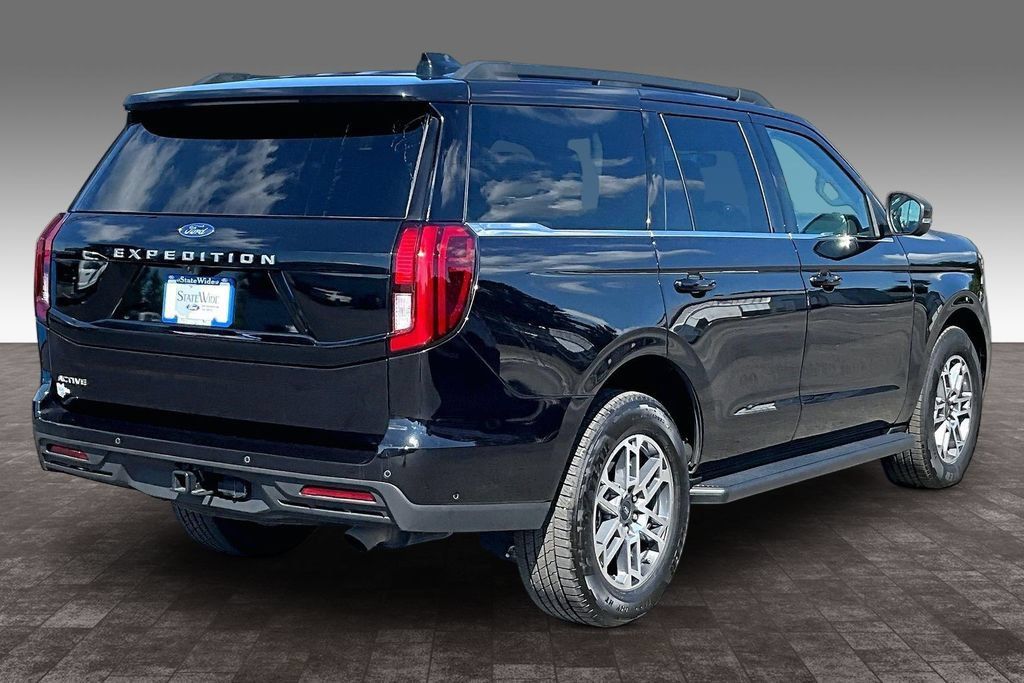 Used 2025 Ford Expedition Active RWD image 29