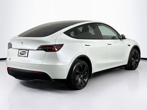 Used 2023 Tesla Model Y Long Range image 11