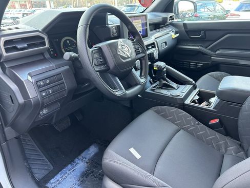 Used 2026 Toyota Tacoma SR5 image 8