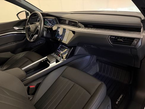 Used 2024 Audi Q8 e-tron Premium Plus AWD/4WD image 33