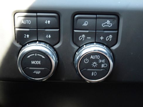 Used 2024 GMC Sierra 2500 AT4 w/ AT4 Premium Plus Package image 16