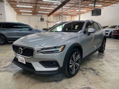 Used 2025 Volvo V60 B5 Cross Country Plus
