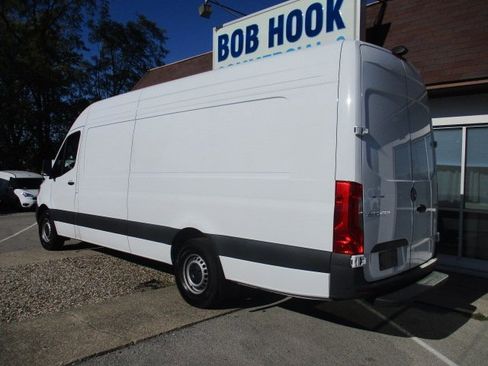 Used 2024 Mercedes-Benz Sprinter 2500 image 8